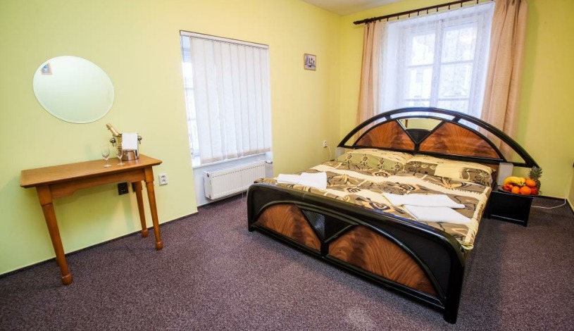 Grand***Hotel Černý Orel Jindřichův Hradec - dvoulůžkový pokoj - ECONOMY, dvoulůžkový pokoj - STANDARD